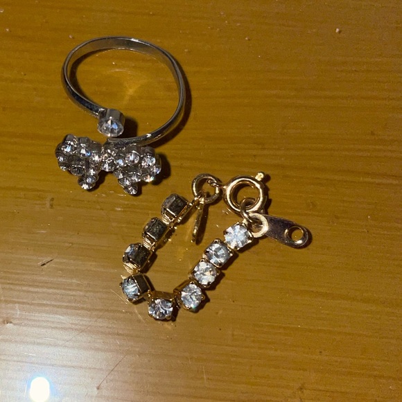 Assortment of rings - Picture 5 of 7